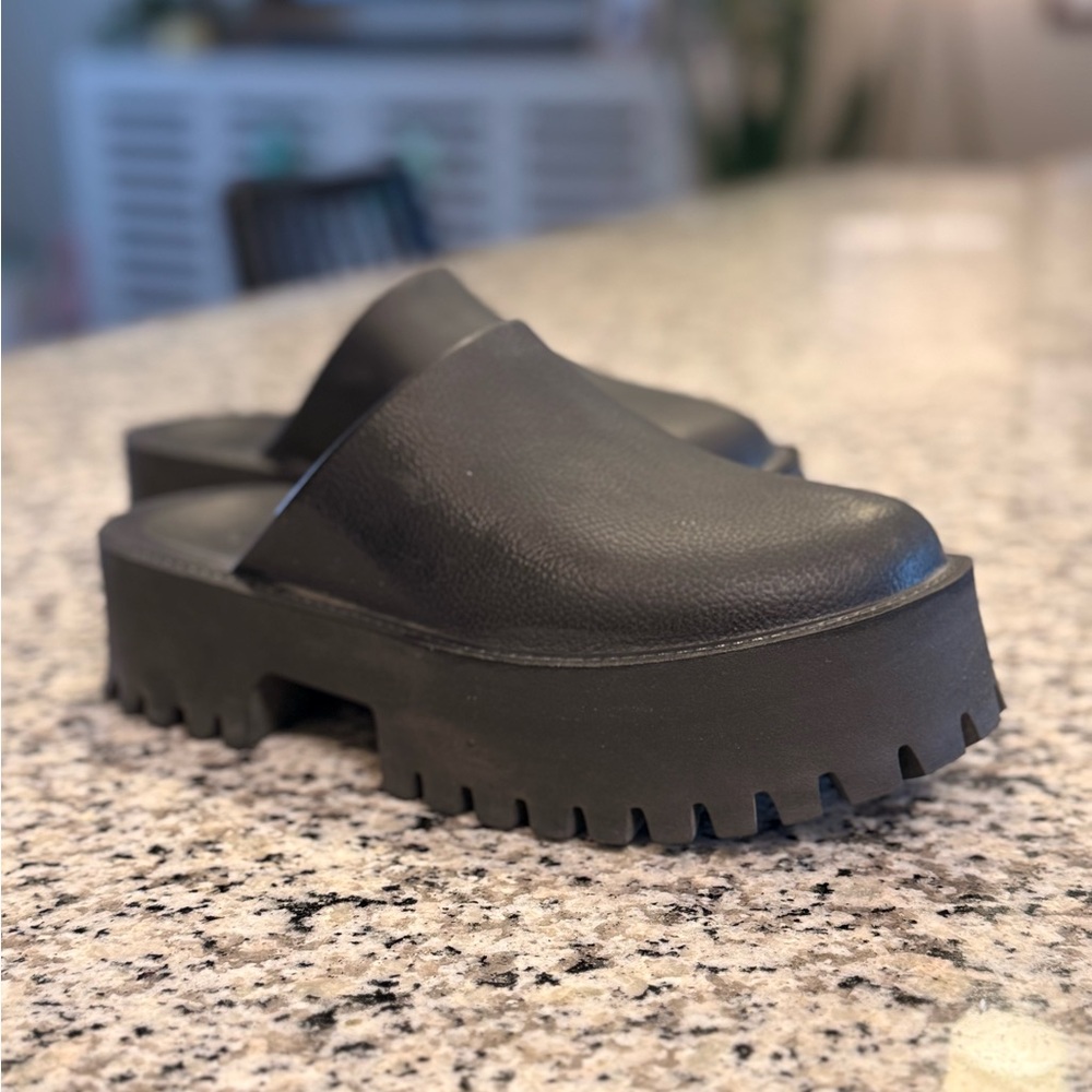 Jeffery Campbell Lugged Sole Clog- black